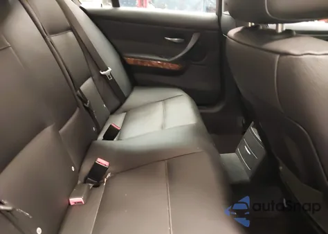 2006 BMW 330Xi z USA, uszkodzony, nr VIN WBAVD33526KV61975